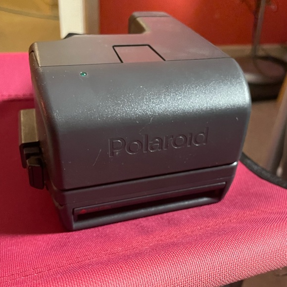 I have 2 Polaroid cameras available - Picture 2 of 4